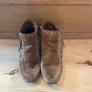 Minnetonka ankle boots size 7 1/2